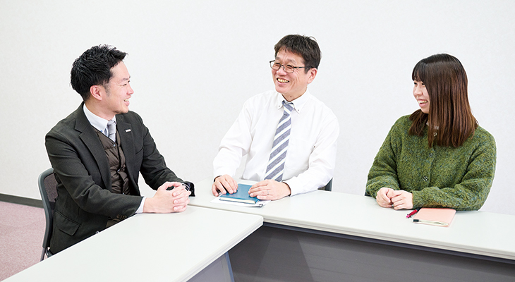 大阪広域環境施設組合の野村氏、上野氏と打ち合わせをするオプテージ石堂