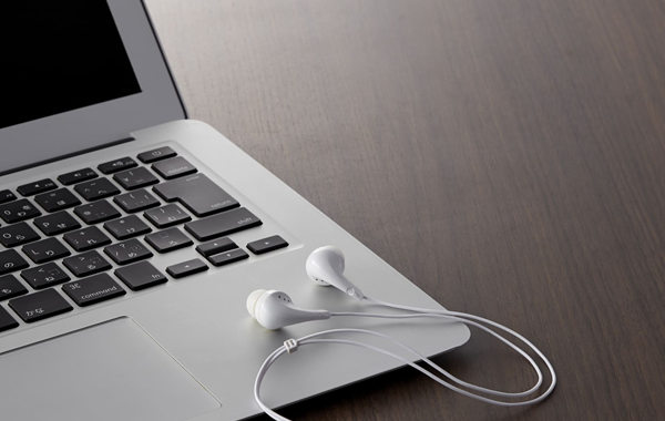 Web会議が遅い・途切れる原因とは？段階的に取り組む7つの対策も紹介