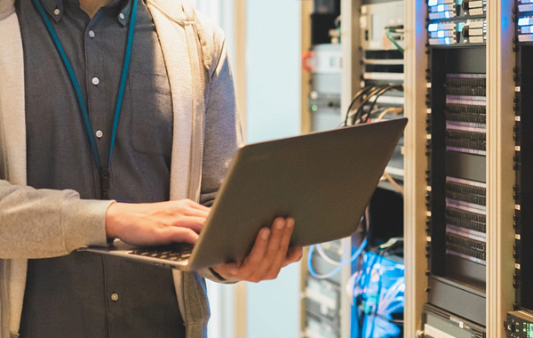 ホスティングサービスとは？利用シーンやメリット、選び方のポイントを解説